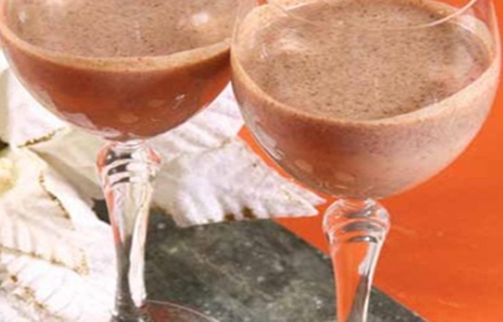 Ir para  <ul>
	<li>1 lata de leite condensado;</li>
	<li>1/2 lata de vodka de sua prefer&ecirc;ncia (utilize a lata de leite condensado para medir);</li>
	<li>6 bombons Sonho de...